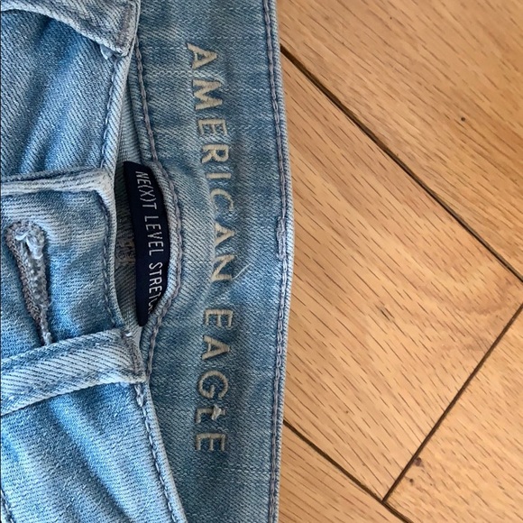 Women’s American Eagle light wash hi-rise Jegging. - Picture 5 of 5